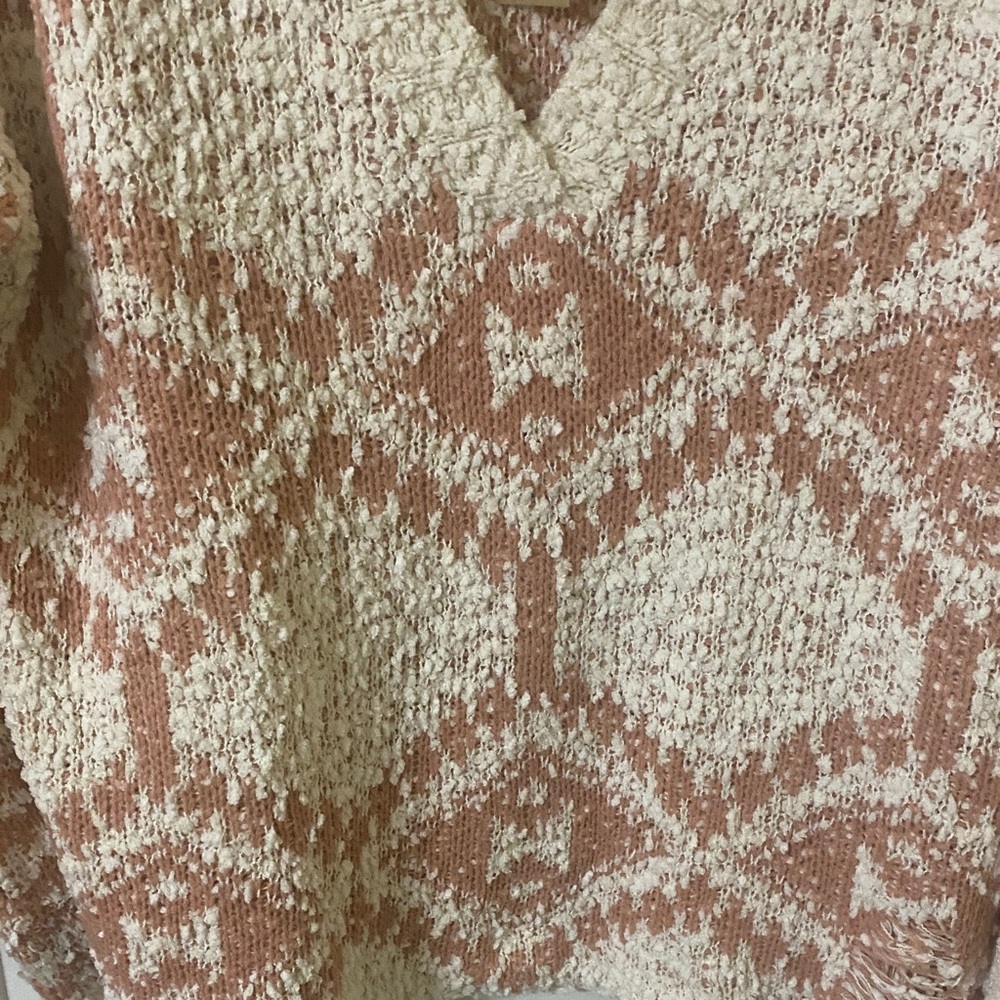POL V-Neck Sweater - Cream and Peach Oversized will fit up to a large. - Picture 4 of 12